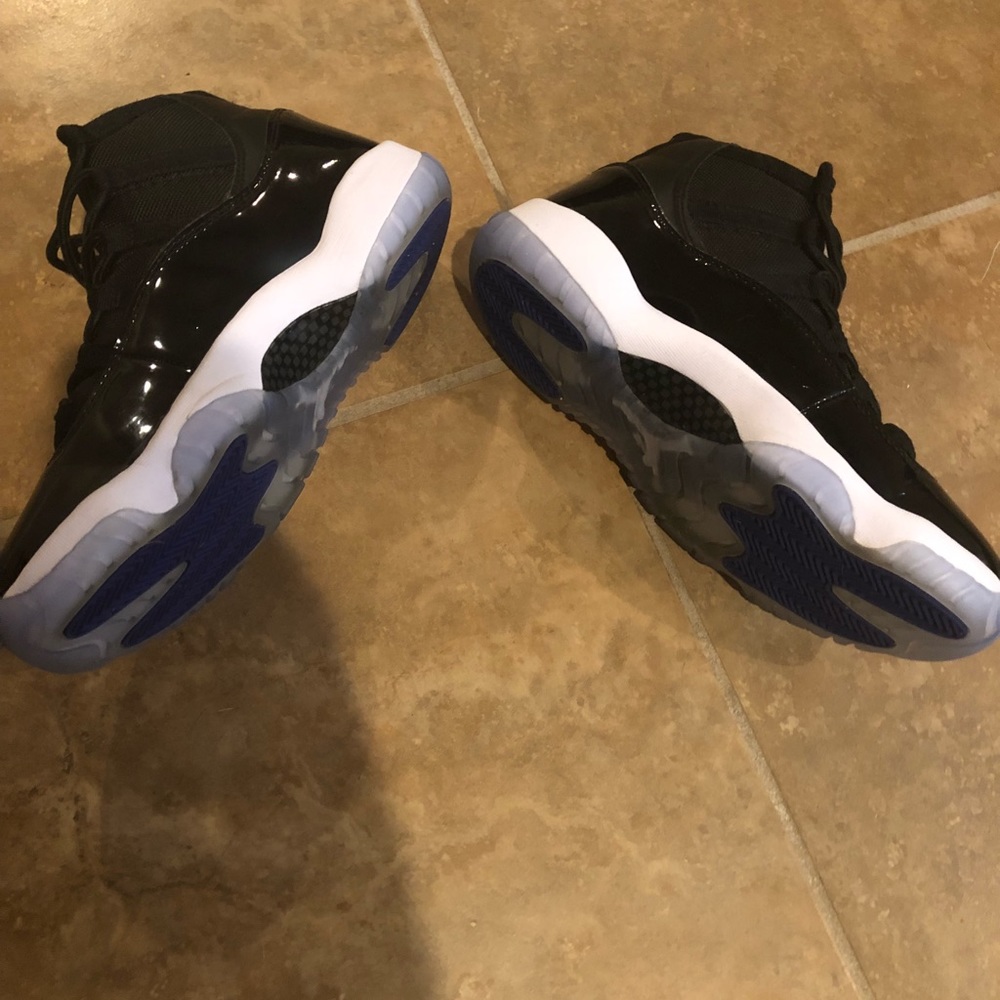 Jordan Retro 11 space jam